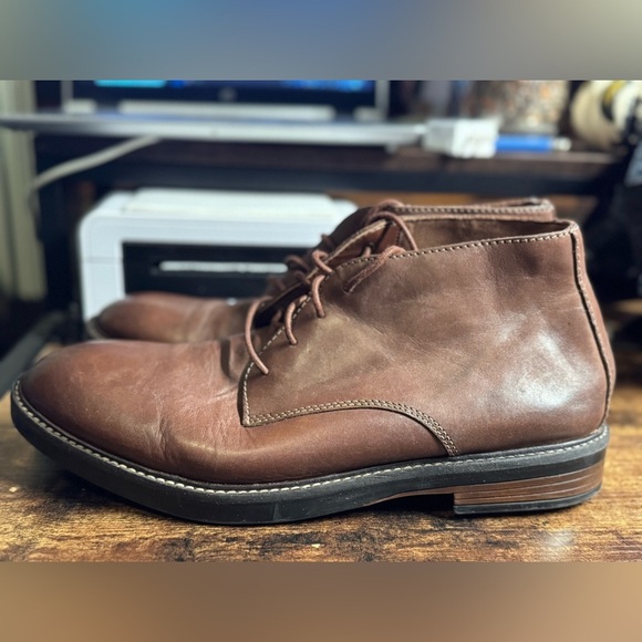? Clark\'s Brown Leather Lace-Up Chukka Boots - Men\'s Size 11 M